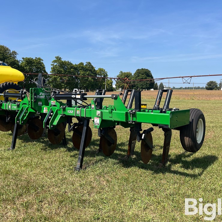 Unverferth 132 Zone-Builder 7-Shank Ripper