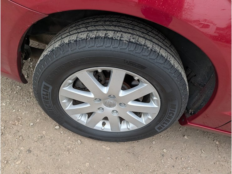 2016-chrysler-town-&-country-image-5