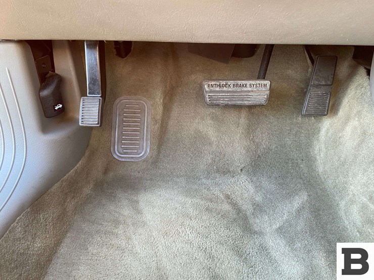 2000-cadillac-deville-sedan-image-30