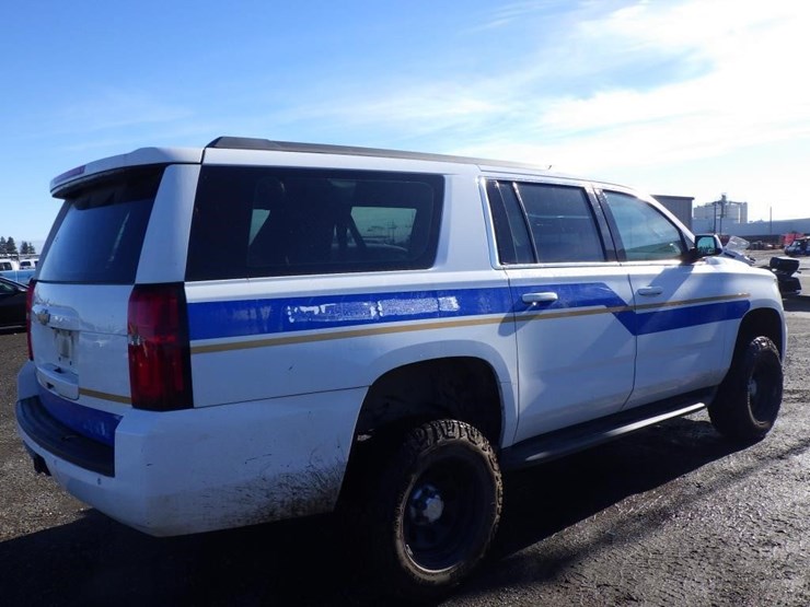 2019-chevrolet-suburban-image-3