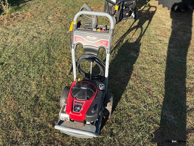 briggs-&-stratton-professional-series-power-washer-image-2