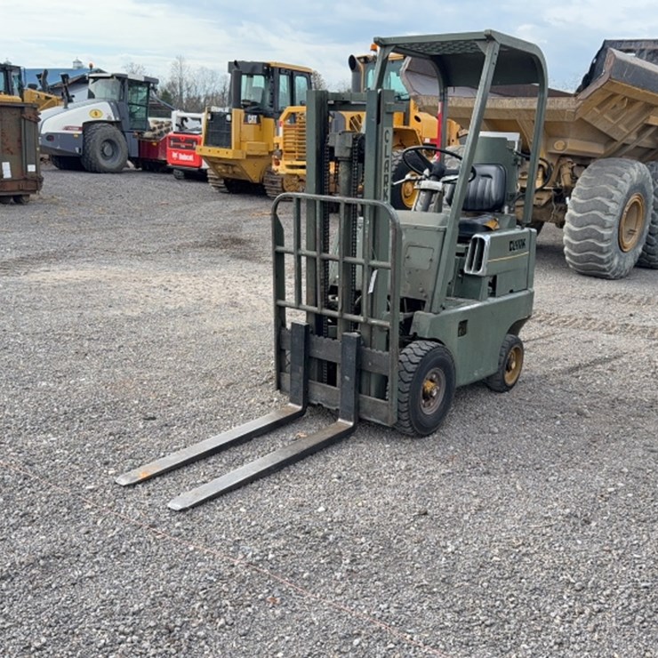 #2073 • CLARK C20P FORKLIFT
