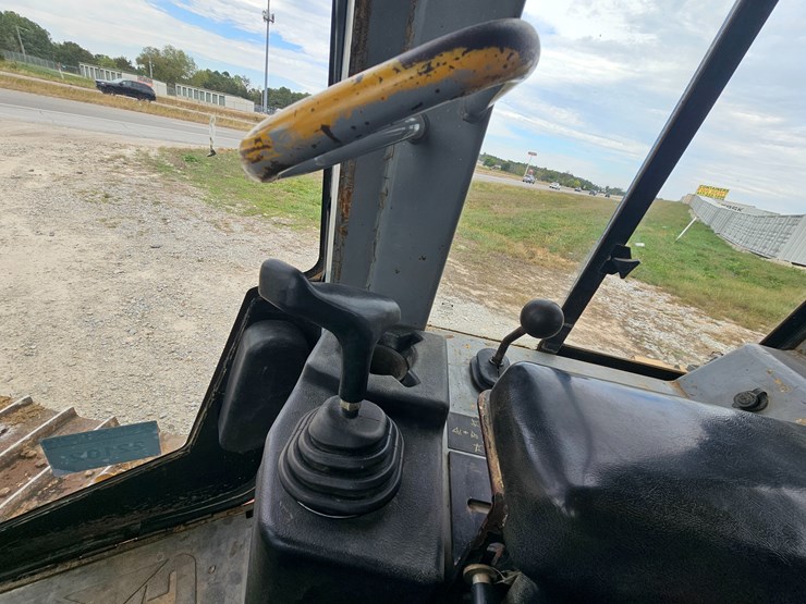 2002-caterpillar-d5g-xl-image-36