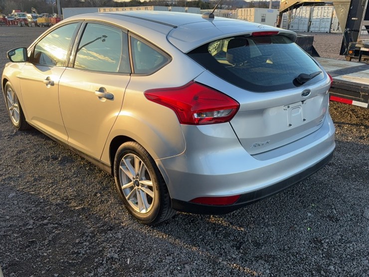 #3008-•-2015-ford-focus-car-image-9