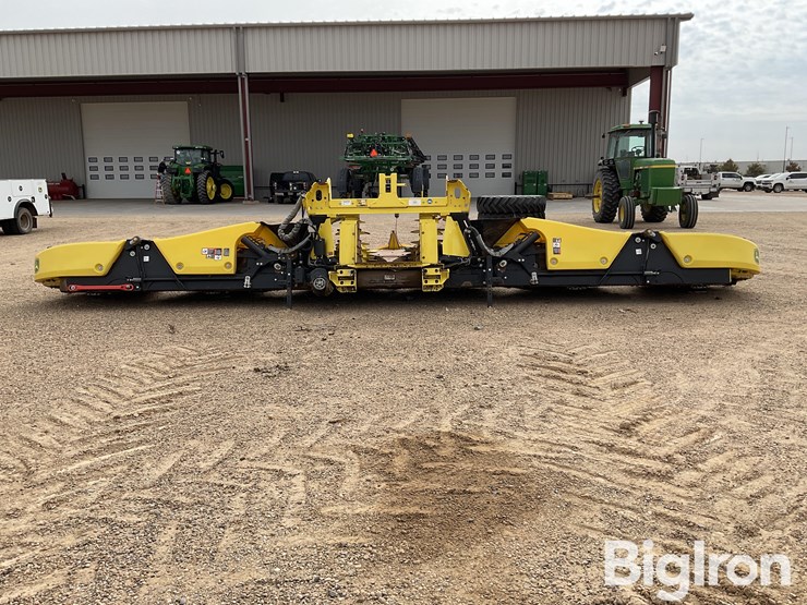 2023-john-deere-772-image-6