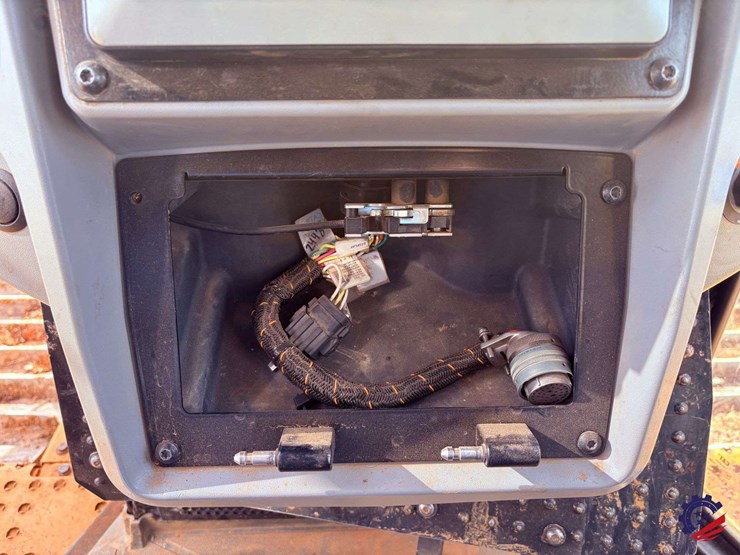 2019-caterpillar-d6t-xw-image-111