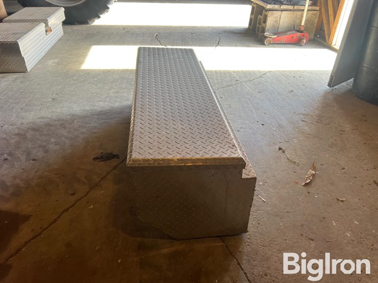 truck-bed-tool-box-image-4