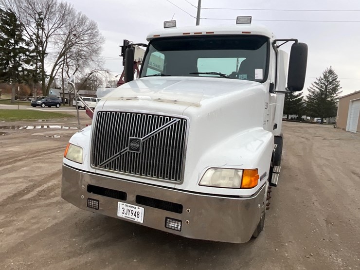 2002-volvo-vnl-day-cab-image-3