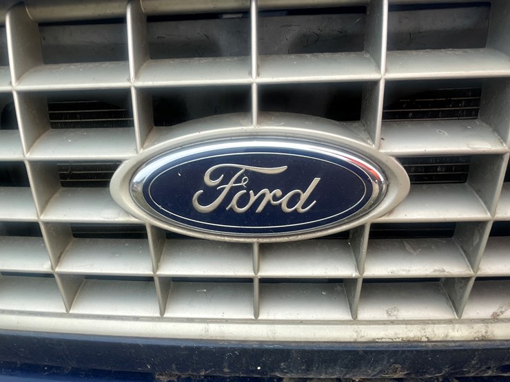 2004-ford-explorer-image-9