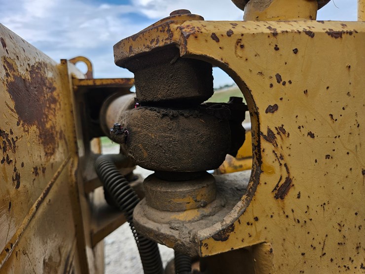 2002-caterpillar-d5g-xl-image-95