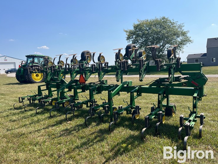 john-deere-845-image-6