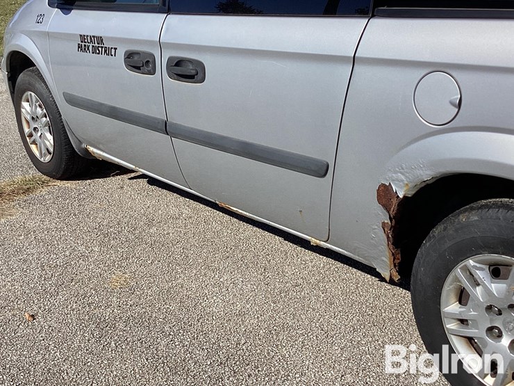 2005-dodge-grand-caravan-sport-image-10