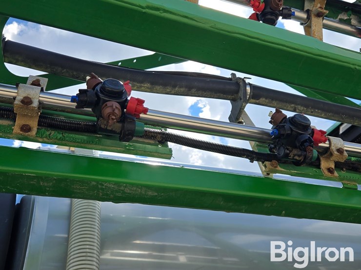 2023-john-deere-410r-image-16