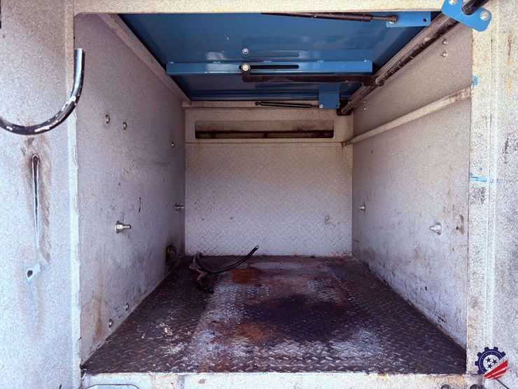 2012-peterbilt-337-image-56