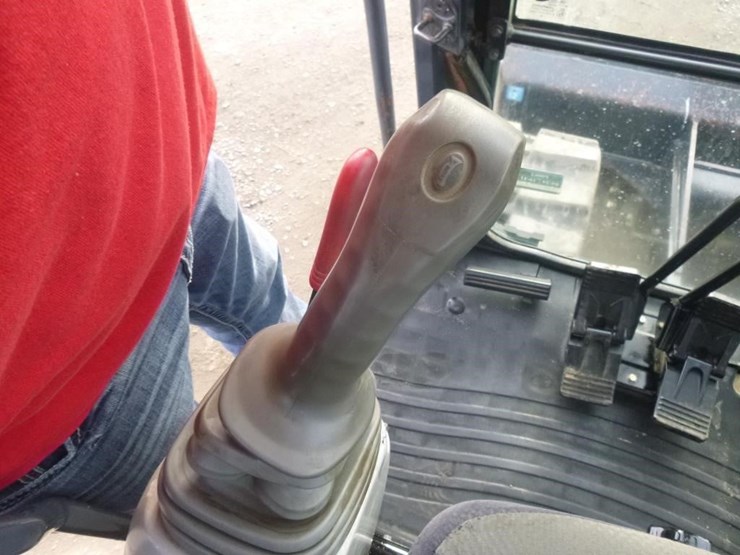 2016-deere-85g-image-12