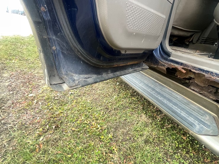 2004-ford-explorer-image-38