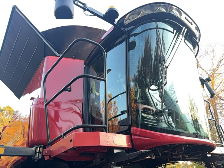 2018-case-ih-8240-image-29