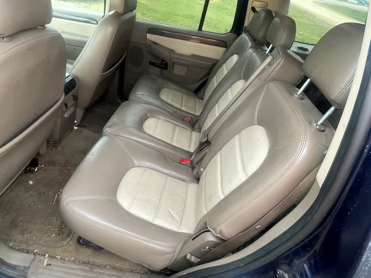 2004-ford-explorer-image-64