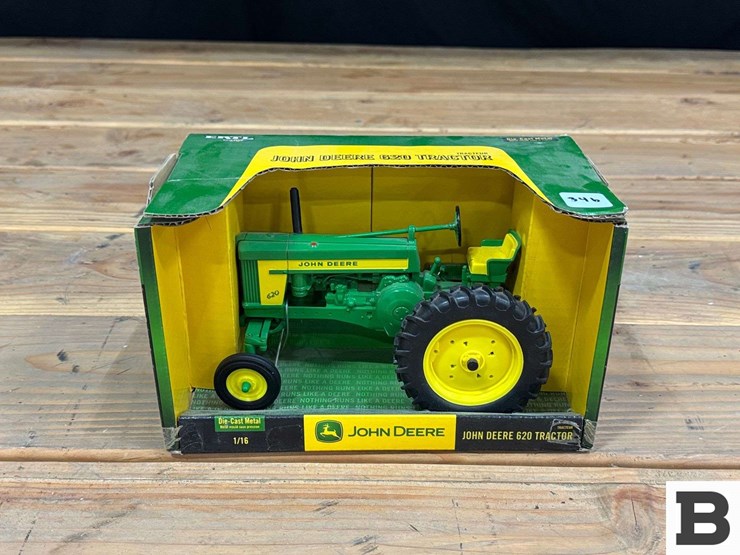 ertl-die-cast-replica-john-deere-620-tractor-1:16-scale-image-1
