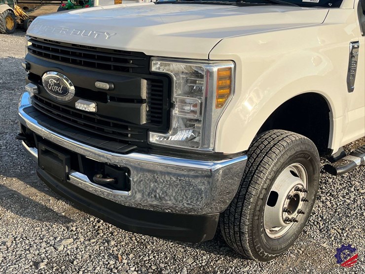2019-ford-f350-xl-image-15
