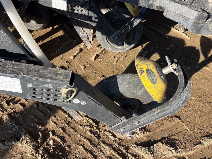 2016-bourgault-3320-66-image-88