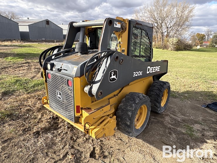 2013-deere-320e-image-5