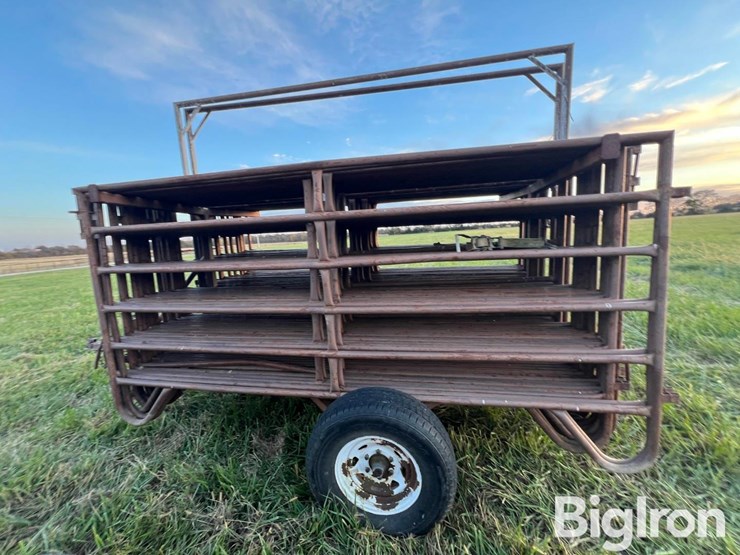 portable-panels-w/loading-gate-on-trailer-image-9