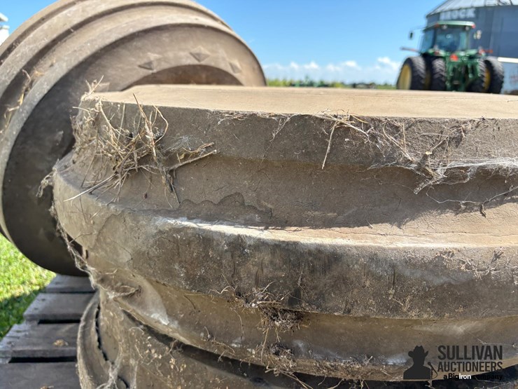 9.5l-15-tires-on-6x6-bolt-rims-image-9