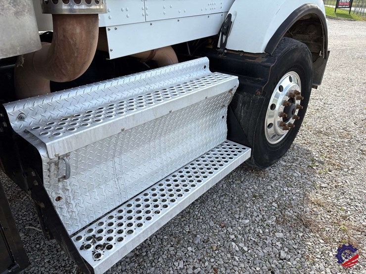 2009-kenworth-t800-image-27