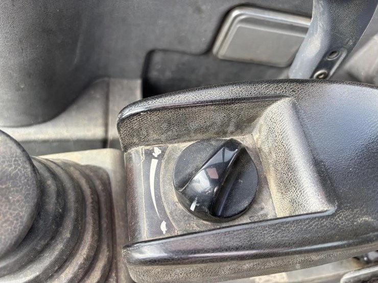 2014-takeuchi-tb290-image-37