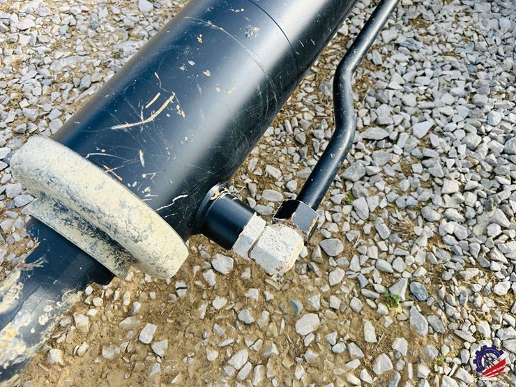 caterpillar-745-image-34