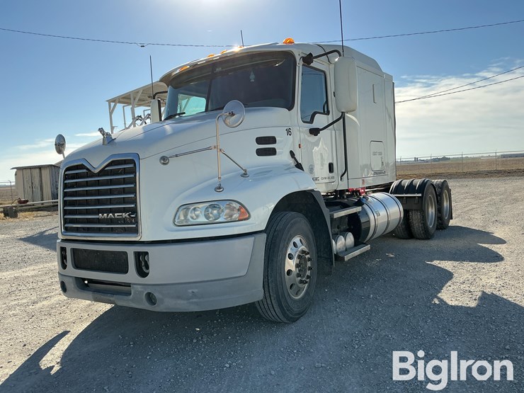 2014-mack-cxu613-t/a-truck-tractor-image-1