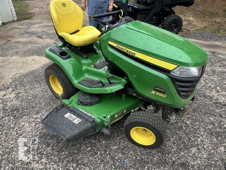 2025-john-deere-x390-image-4