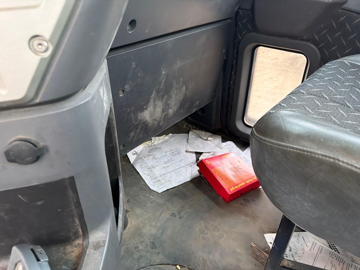 2014-mack-cxu613-semi-image-22