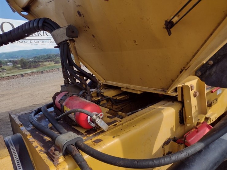 caterpillar-725-image-23