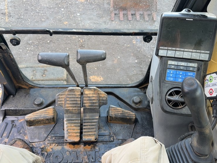 komatsu-pc138us-lc-image-17