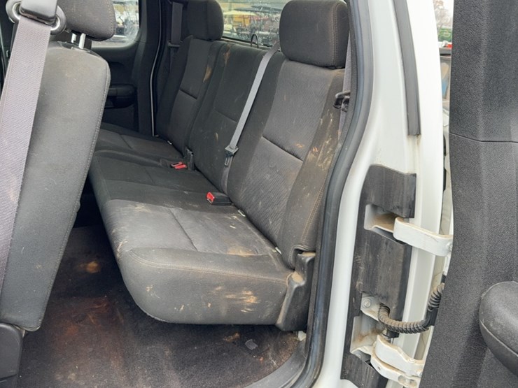 #3018-•-2013-chevy-silverado-pickup-truck-image-16