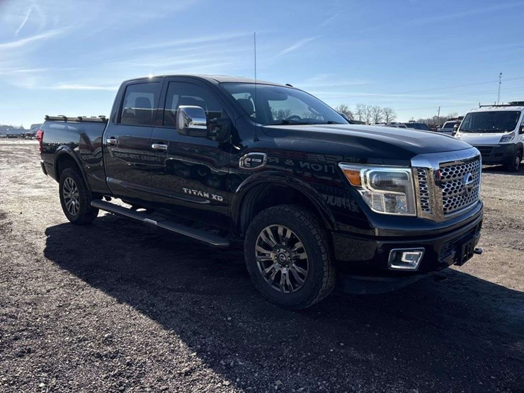 2016-nissan-titan-image-6