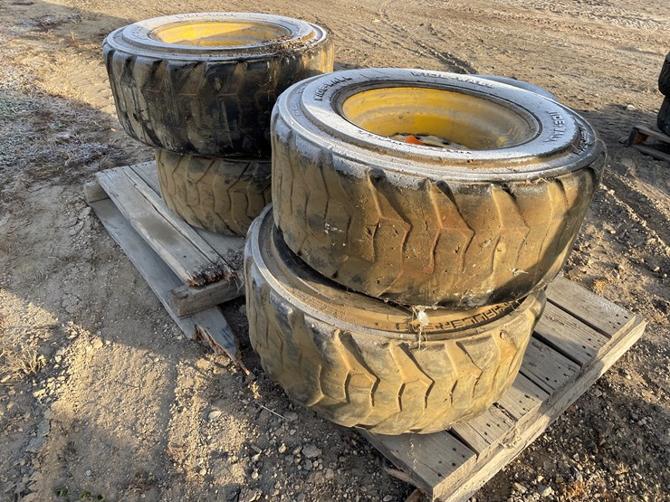 #1443-•-skid-steer-tires-(arcadia,-wi)-image-4
