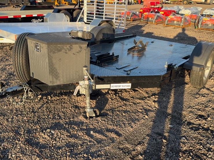 #3002-•-z-pro-6'-x-10'-kneeling-motorcycle-trailer-image-1