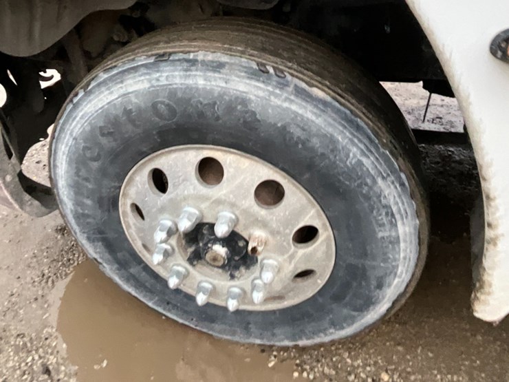 2006-freightliner-cl120-day-cab-image-17