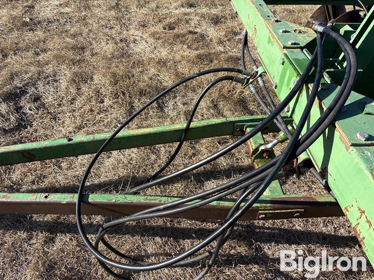 john-deere-230-image-10