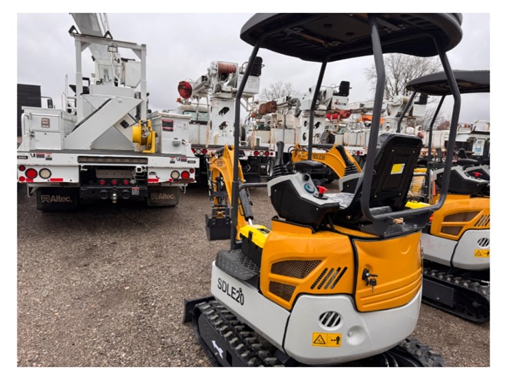 sdle-20-mini-excavator-w/-hydraulic-thumb-image-10