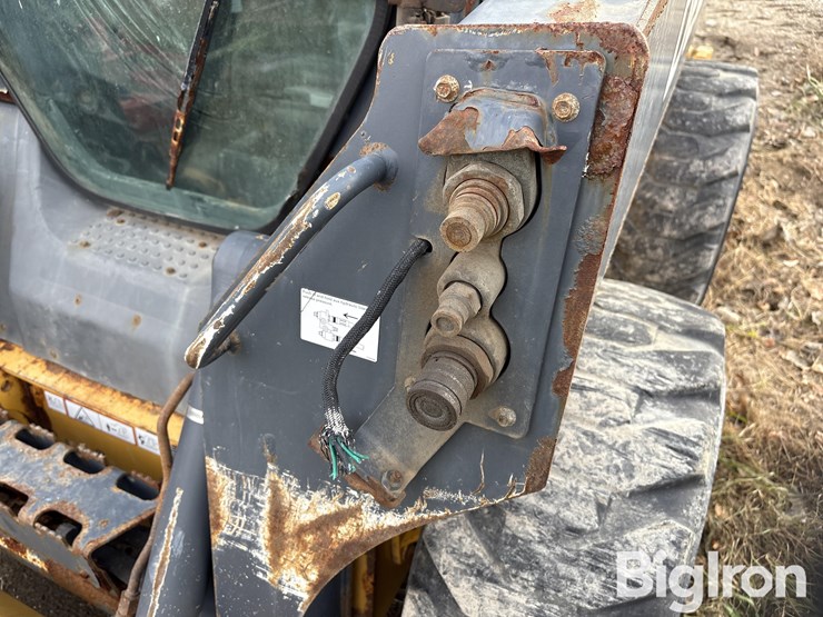 2013-deere-320e-image-10