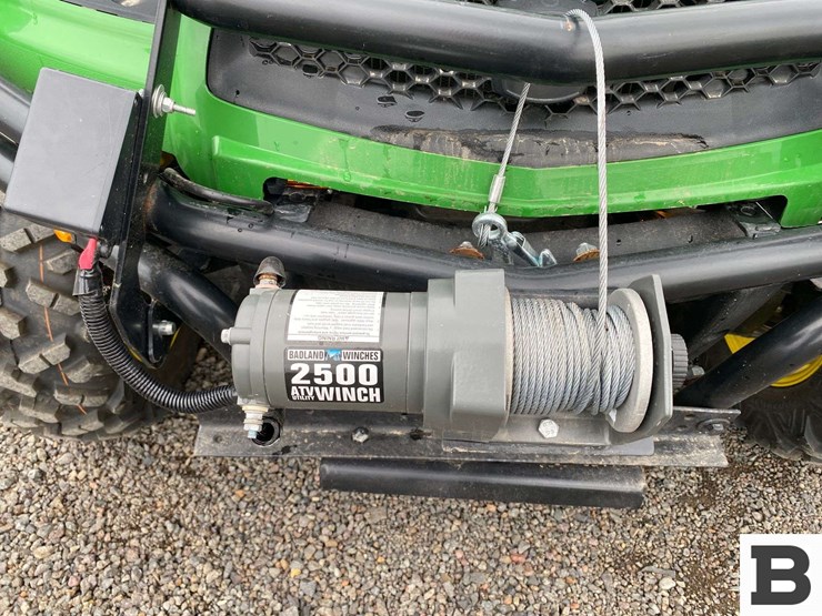 2021-john-deere-gator-image-9