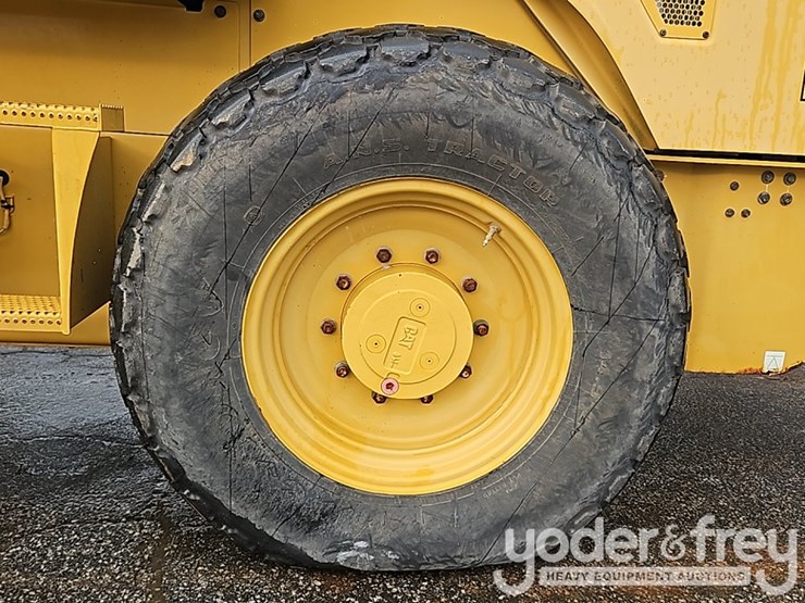 2013-caterpillar-cs44-image-9