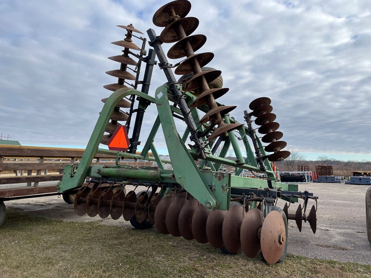 john-deere-235-image-4