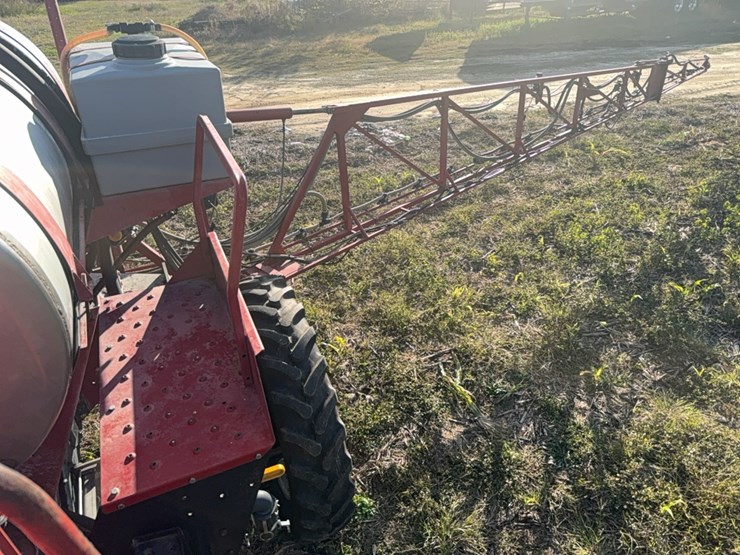 case-ih-3185-patriot-sprayer-image-103