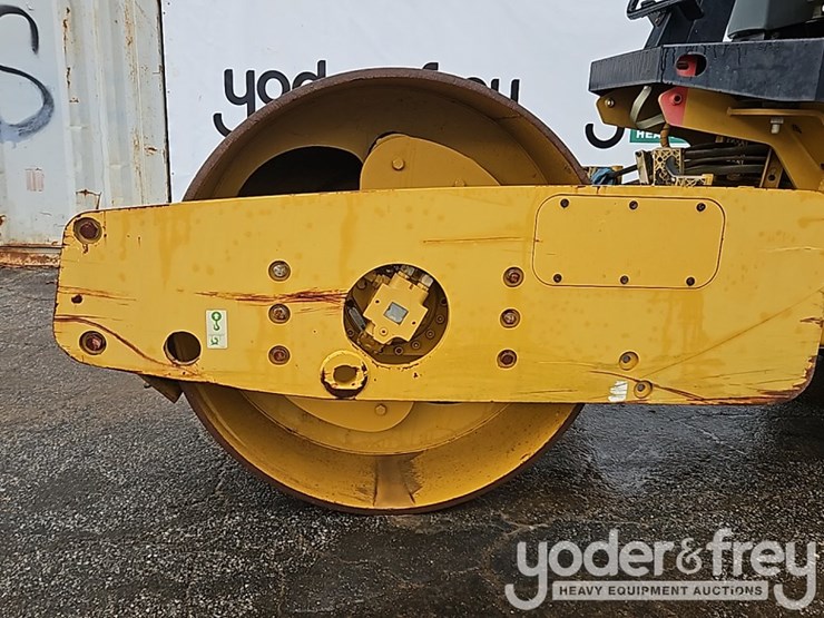 2013-caterpillar-cs44-image-8