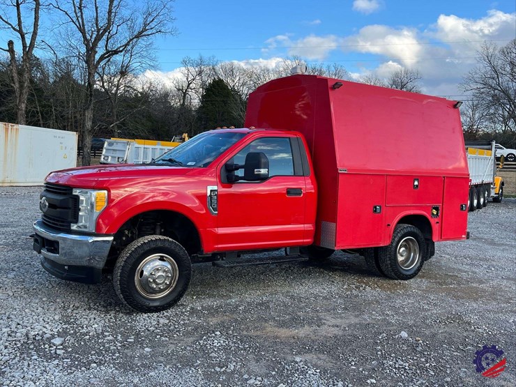 2017-ford-f350-xl-image-1